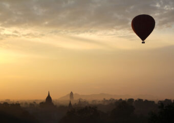 hot-air-balloon-ride-1029303_1920